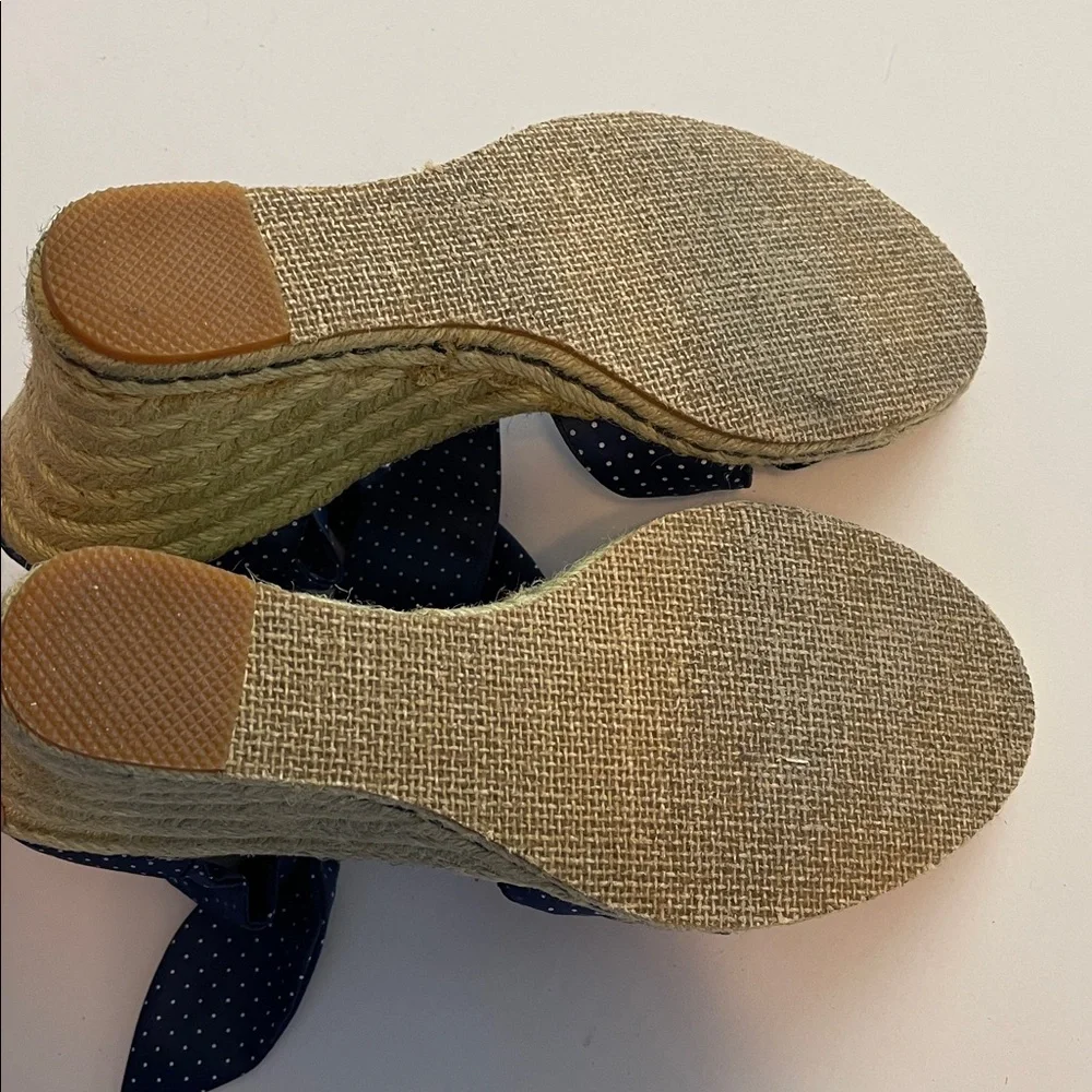 Tommy Hilfiger navy blue polkadot wedge sandals with bow tie closure